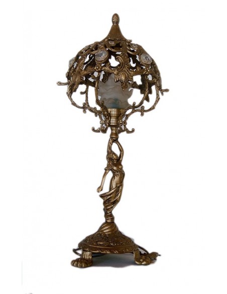 Κλασική λάμπα με περίτεχνα πόδια λιονταριού