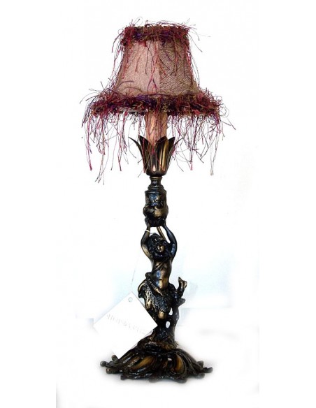 Φωτιστικό με μασίφ αγαλαματάκι και υφασμάτινο καπέλο.