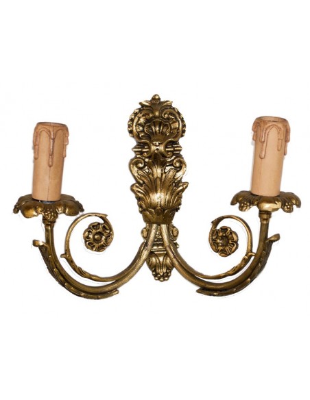 Απλίκα από μασίφ μπρούτζο με περίτεχνα μοτίφ στο μπράτσο.